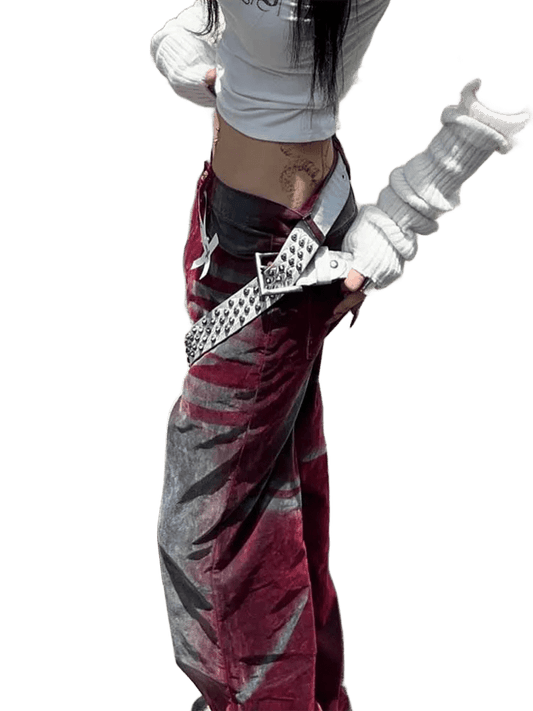 Jeansy z czerwonym efektem